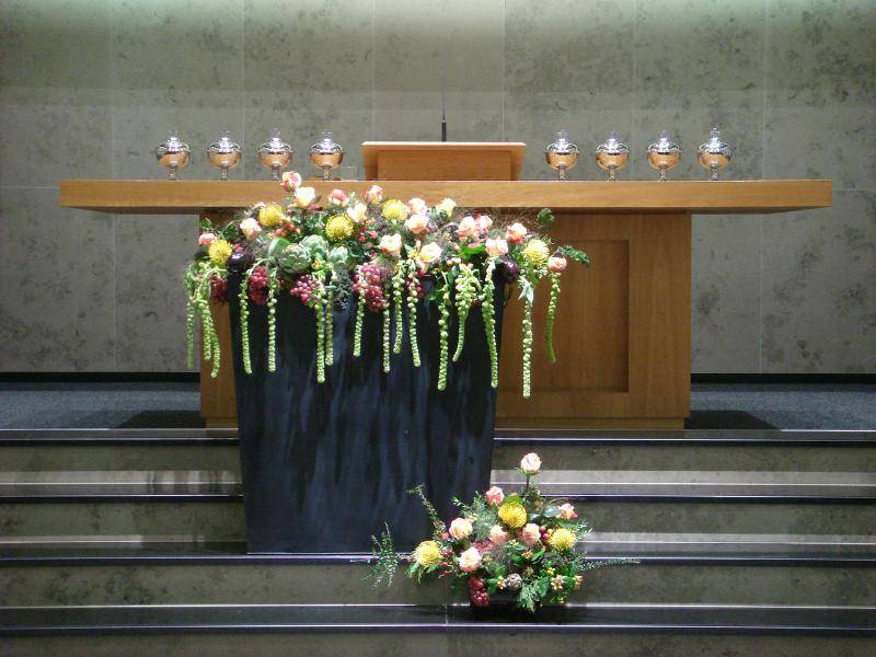 Der geschmückte Altar zum Erntedankfest