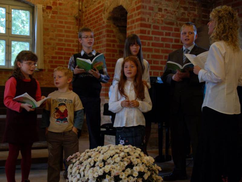 Spontanen Applaus erhalten die Kinder für ihre Liedvorträge (Fotos: Uwe Lugert)