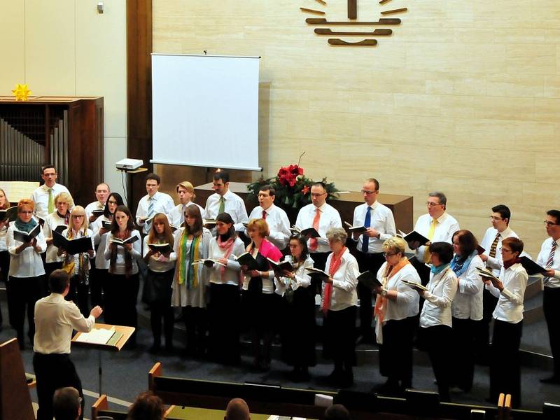 Feierliches Konzert in der Gemeinde Humboldthain - der Gemeindechor sorgt für den Höhepunkt des Abends