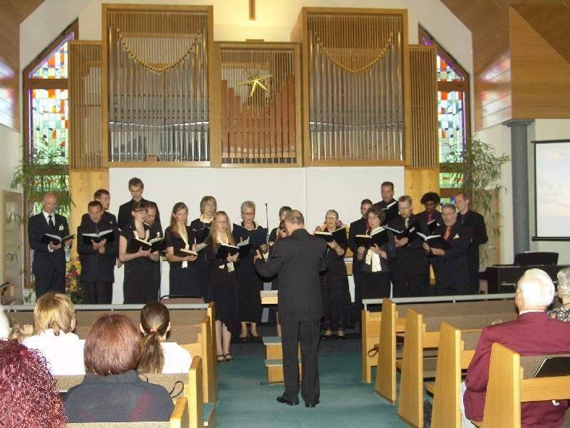 Der Gemeindechor singt in der Feierstunde am Sonntagnachmittag