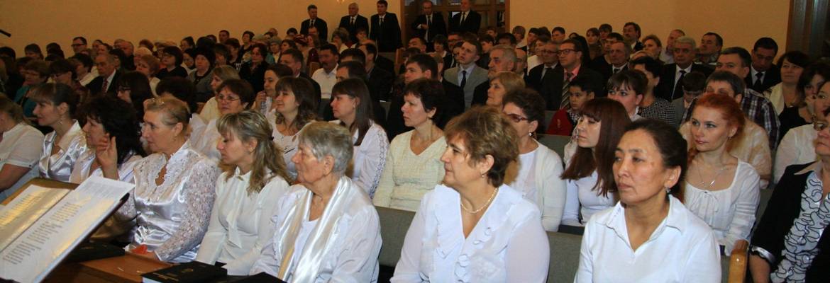 Den Festgottesdienst erlebten etwa 250 Gläubige in Astana.
