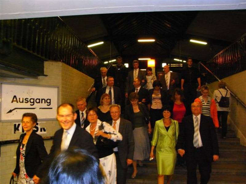 Mit der U-Bahn unterwegs im nächtlichen Kreuzberg