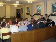 Am Samstag, 13.12.2008 versammelten sich die Senioren der Gemeinde zur alljährlichen Weihnachtsfeier. Bei Kaffe und Kuchen wurden alte und neue Geschichten erzählt. Am Samstag, 13.12.2008 versammelten sich die Senioren der Gemeinde zur alljährlichen Weihnachtsfeier. Bei Kaffe und Kuchen wurden alte und neue Geschichten erzählt.