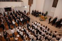 ...hatten sich 287 Teilnehmer in der Kirche...