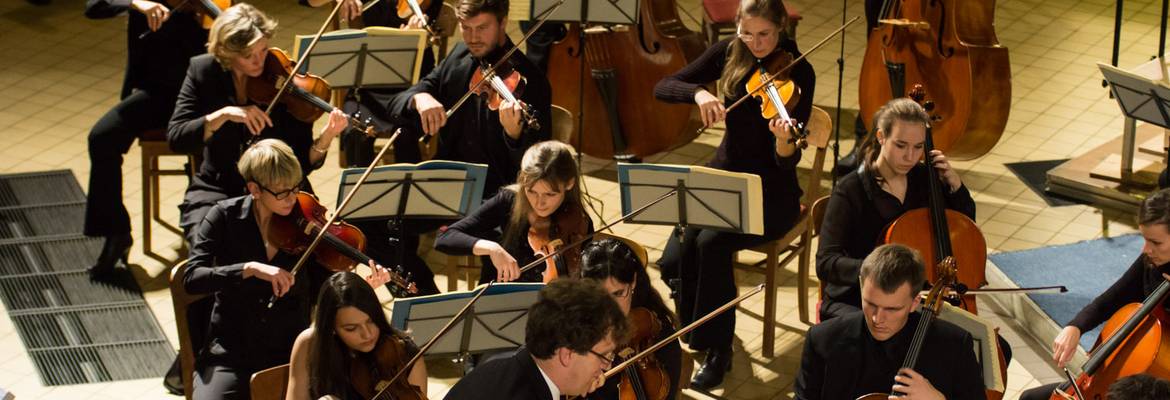 Konzentriert geht es durch die mozartschen Klänge