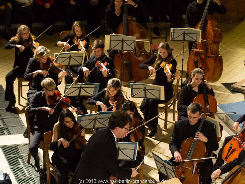 Konzentriert geht es durch die mozartschen Klänge