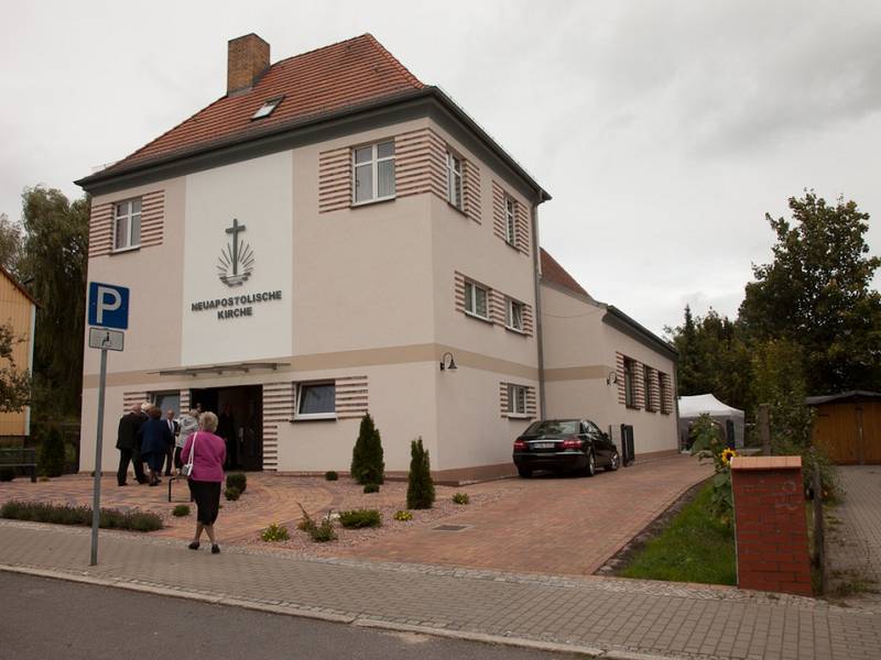 Das umgestaltete Kirchengrundstück: offen und einladend.