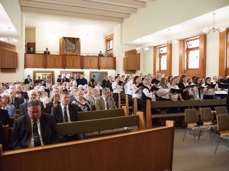 Am 31. Mai feierten die beiden Falkenseer Gemeinden gemeinsam Gottesdienst...