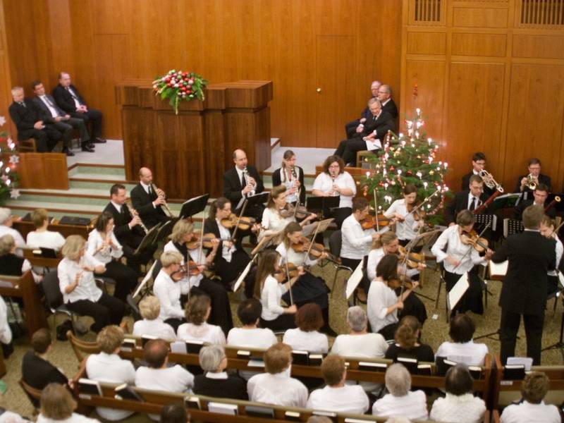 Als Gäste mit dabei: Das Orchester der Gebietskirche,...