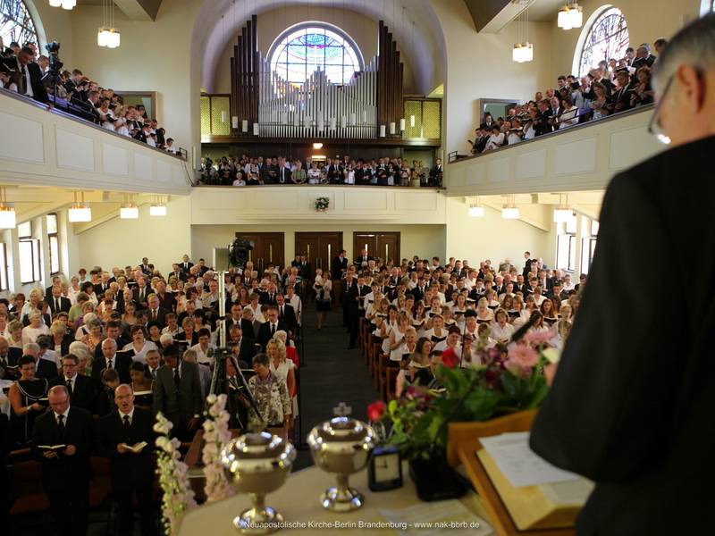 Stammapostel Wilhelm Leber feierte den Gottesdienst...
