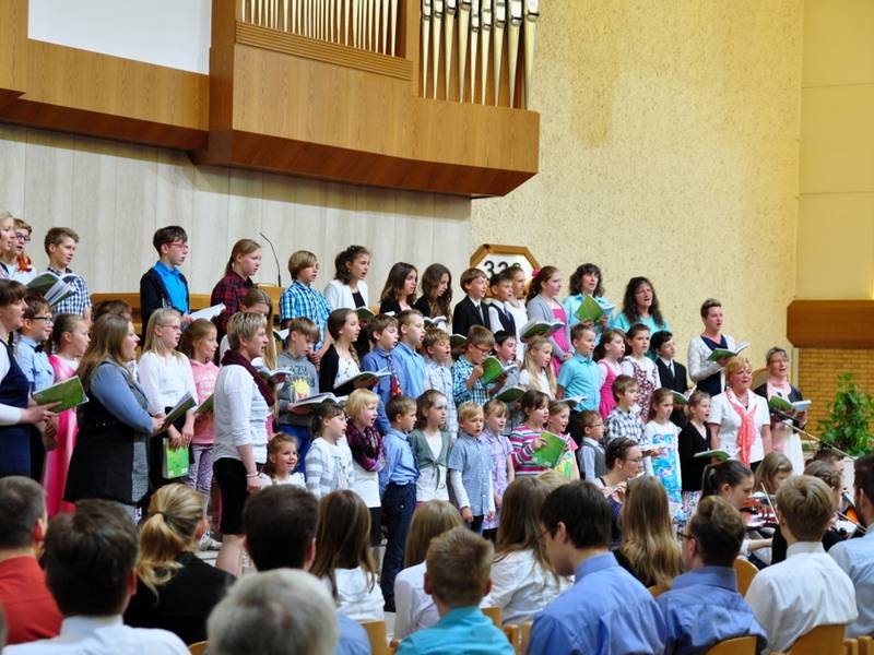 sowie ein Kinderchor aus beiden Bezirken.