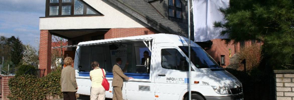 Das Infomobil diente als Blickfang und bot die Möglichkeit, sich über die Neuapostolische Kirche zu informieren.