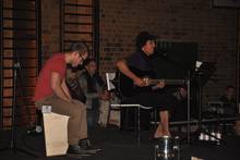 Live-acts und "Musik aus der Dose"