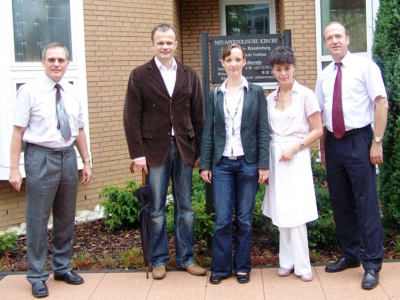 von links: Bezirksevangelist Detlef Zabel, CDU-Vizefraktionschef Michael Schierack, dessen Büroleiterin Patricia Herrmann, die Initiatorin der Bedürftigenspeisung Karin Unger sowie Gemeindeevangelist Frank Renaud