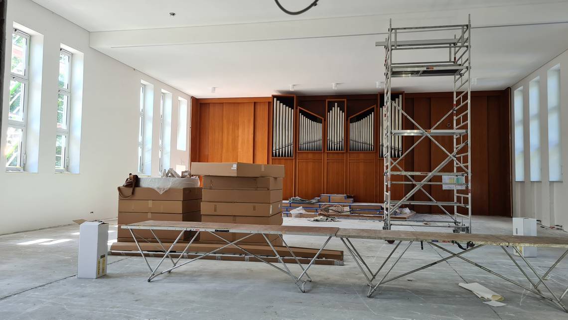 06.08.2021 Die Saaldecke ist fertig ...