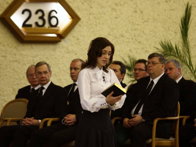 Bibellesung: Julia Pape trägt 1. Mose 24,10-21 vor