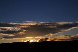 Der Sonnenuntergang malt fantastische Bilder an den Himmel