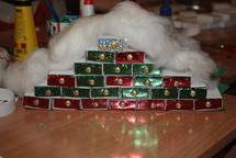 und des Bezirkes zum gemeinsamen Adventskalender basteln eingeladen.