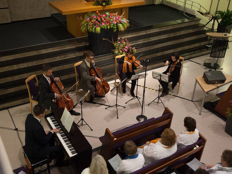 und eine Instrumentalquintett gestalten das Programm.