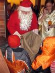Der Nikolaus zu Gast bei den Kindern
