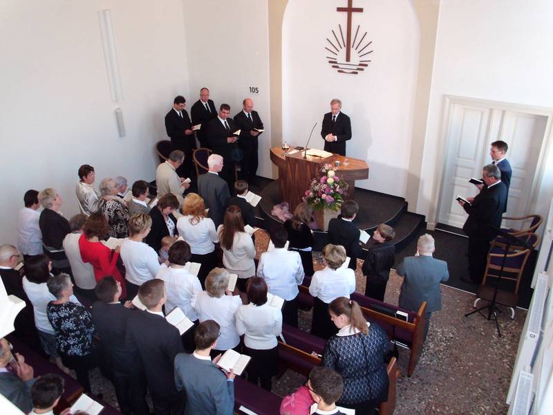 den Gottesdienst zum Wiederbezug mit Bischof Bias.