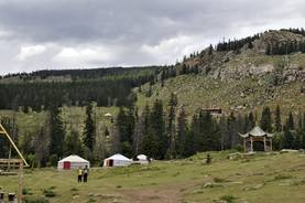 Eine Autostunde von Ulan Bator entfernt treffen wir eine ganz andere Landschaft an