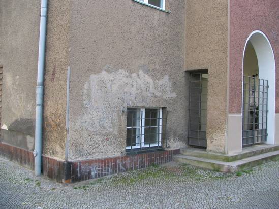 An der Kirche nagte der Zahn der Zeit