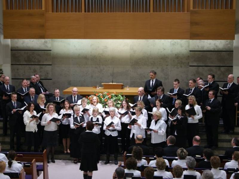 Der Chor der Gemeinde Hermsdorf sang ebenso...