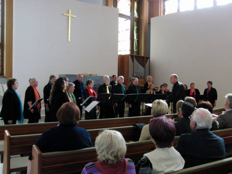 Der Gospelchor Wolfsburg besteht seit 32 Jahren und machte bei seiner  Konzerttournee in Berlin-Zehlendorf Station
