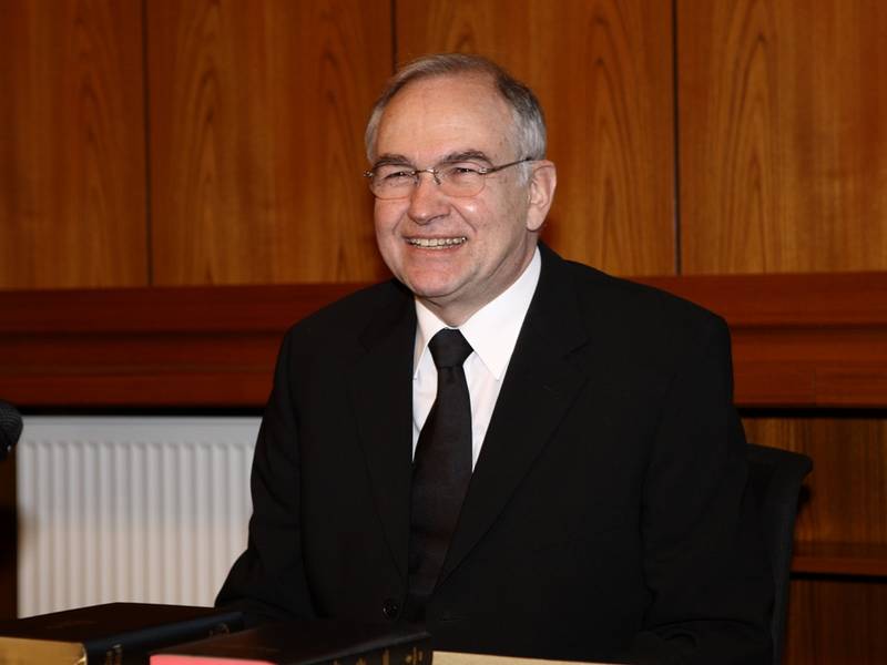 Stammapostel Leber in der Sakristei