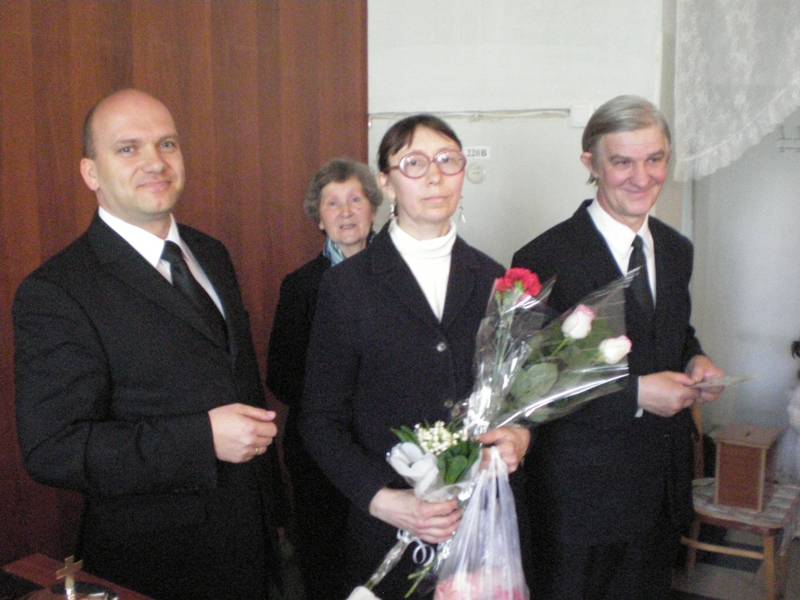 Diakon Bilitschenko (r) und seine Frau feiern Silberhochzeit