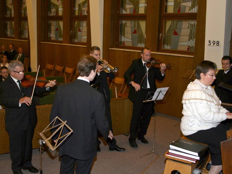 Die Instrumentalgruppe vor dem Gottesdienst.