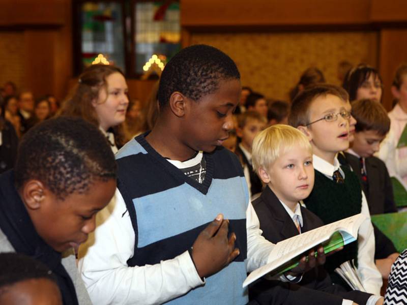 Vor dem Konzert ein gemeinsamer Kindergottesdienst in der Kirche Berlin-Lichtenberg