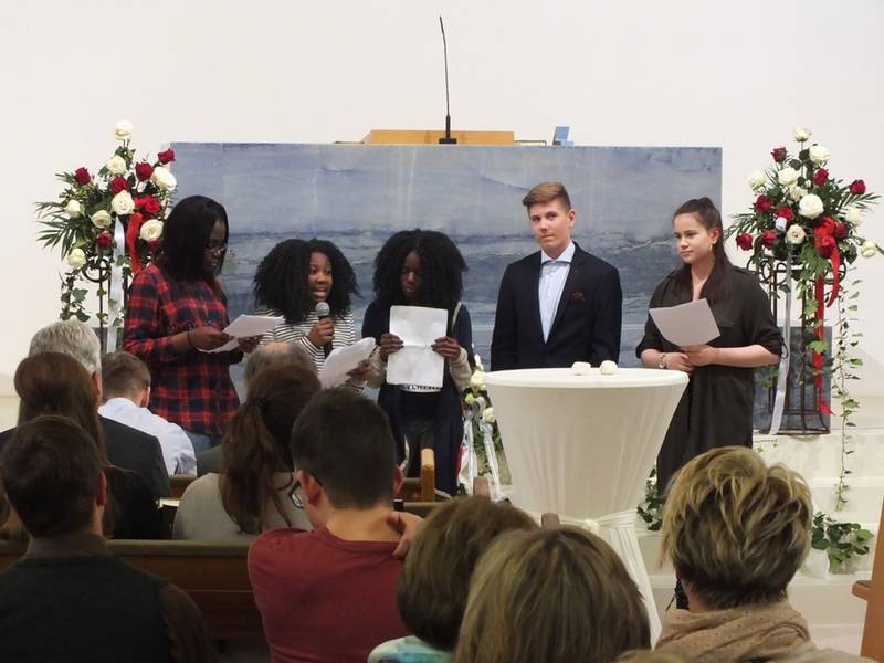 Konfirmanden erläutern ihren Blick auf Gottesdienst