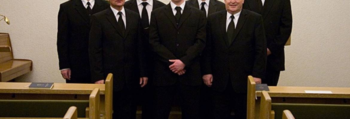 Bezirksevanglist Schwichtenberg, Gemeindeevangelist Skalski, Bezirksapostel Nadolny, Priester Skalski, Bezirksapostelhelfer Sobottka, Bezirksältester Thiel, Bezirksevangelist Krack (v.l.n.r.)