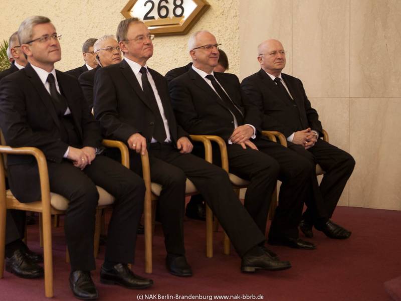 Eingeladene Apostel (von links): Jens Korbien, Dieter Böttcher und Volker Kühnle mit dem Berliner Apostel Hans-Jürgen Berndt.