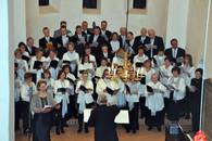 Der Chor mit der Sopranistin Kathrin Freyburg