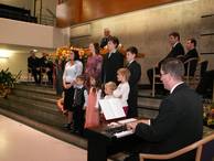 und Kinderchor umrahmten den Gottesdienst.
