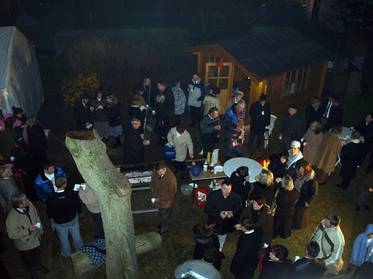 Der Weihnachtsmarkt auf dem Grundstück der Gemeinde