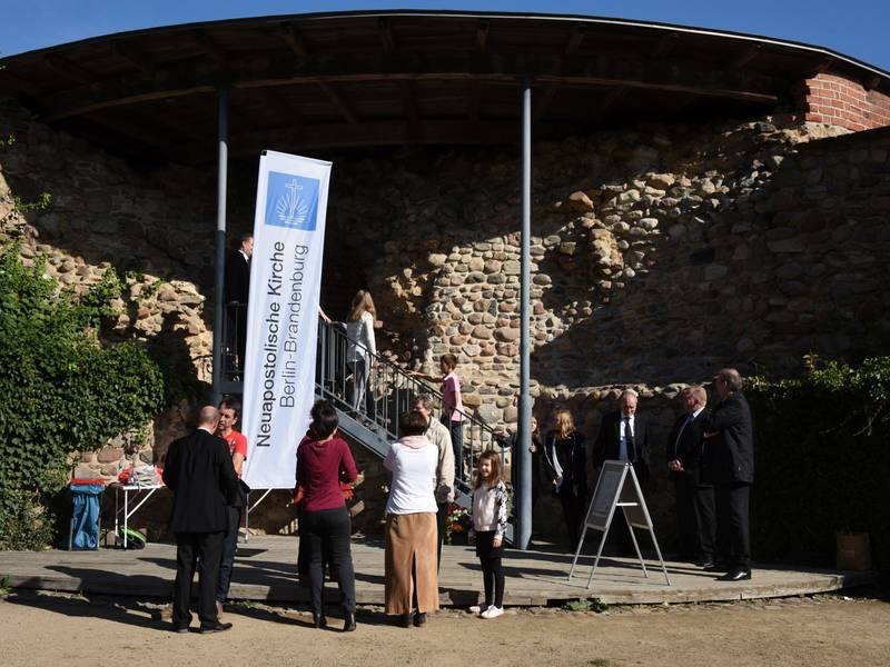 feierten Gottesdienst auf...