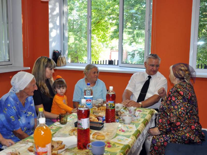 Teestunde nach dem Gottesdienst in Orsk