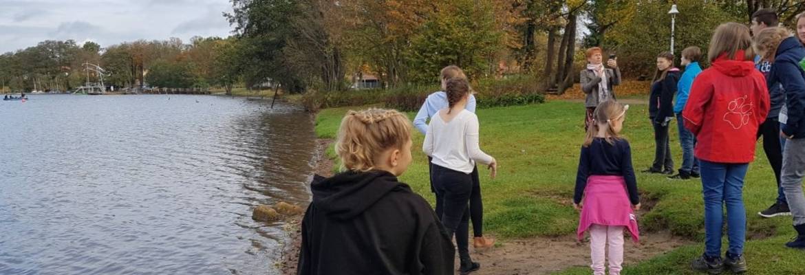 "Ins Wasser fällt ein Stein" - wird am Nachmittag im Gottesdienst aufgegriffen.