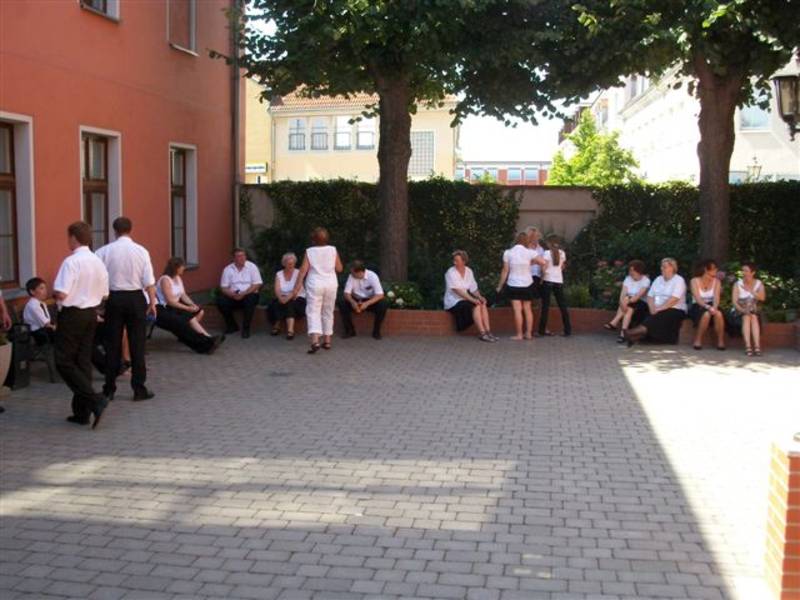 Warten auf den Auftritt in der katholischen Kirche in Schwedt (Fotos: nak-eberswalde.de)
