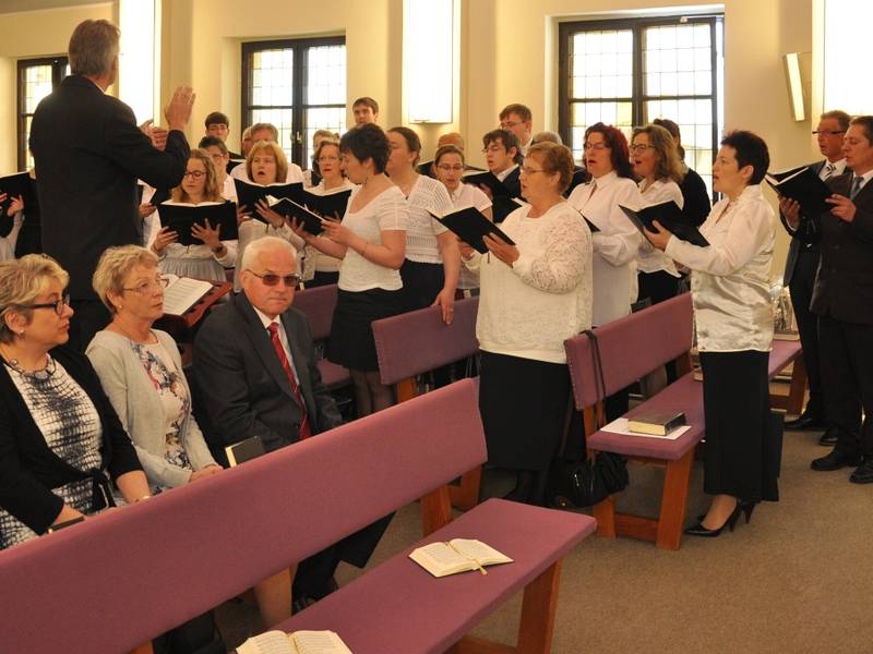 Am Sonntag ist Festgottesdienst mit Bezirksapostel Nadolny.