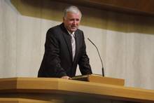 Bezirksältester Rudolph: "Fällt der Stein auf's Eis, passiert gar nichts."