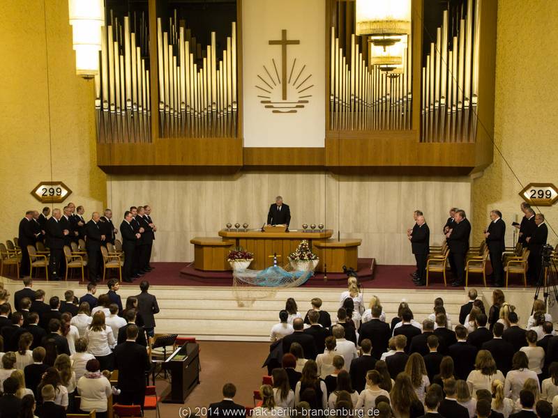 Jugend feiert Gottesdienst für Entschlafene in Lichtenberg