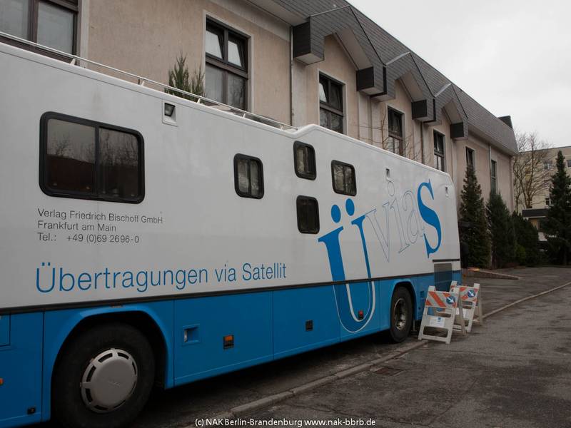 Der Gottesdienst wurde in die Gemeinden der Gebietskirche via Satelit übertragen.