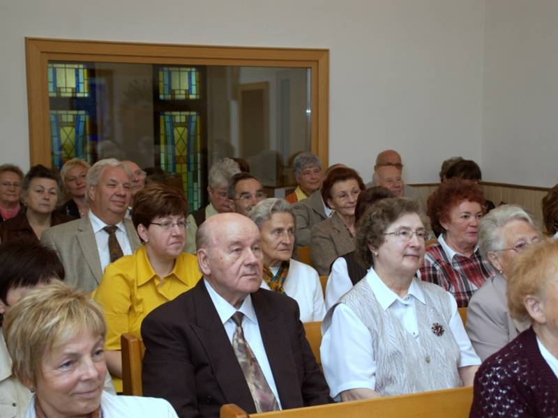 Gemeinsamer Gottesdienstbesuch am Sonntagmorgen