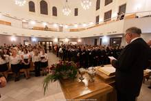 Zum Gottesdienst, der um 18 Uhr begann...
