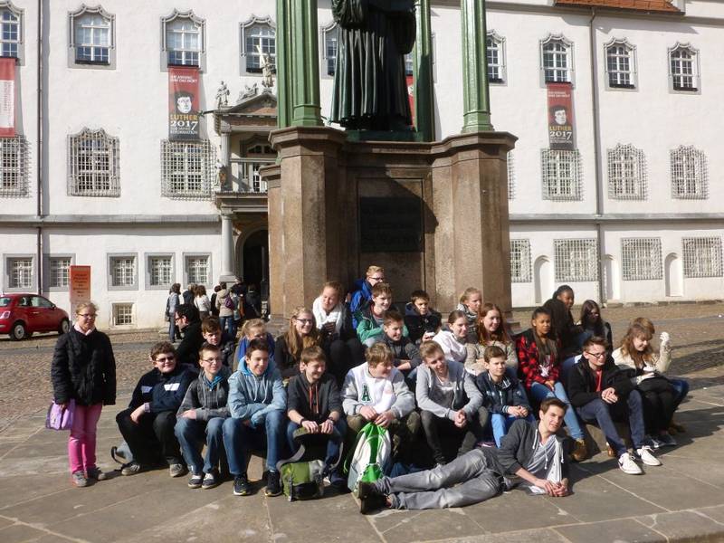 Gruppenbild vor dem Lutherdenkmal